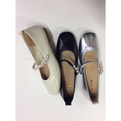 Women's leather shoes